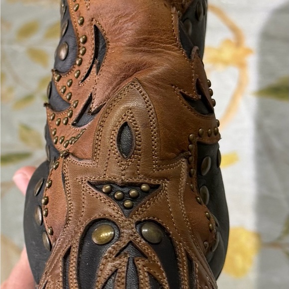 Corral Boots Women Size 9! Leather and studs! Great design! - Picture 7 of 9